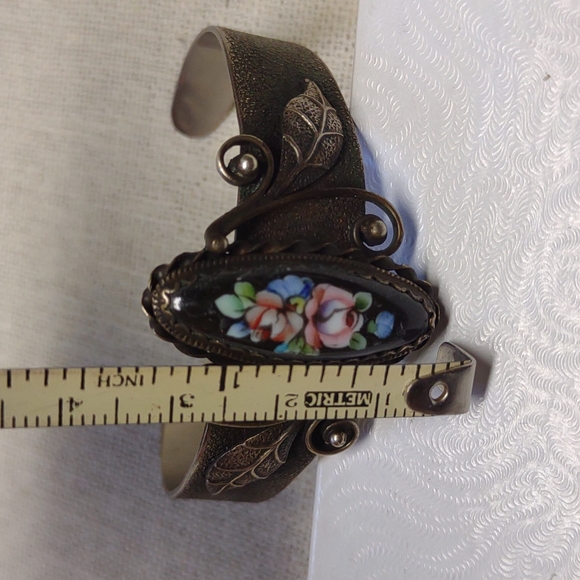 Vintage Cameo Floral Bracelet - Picture 7 of 8